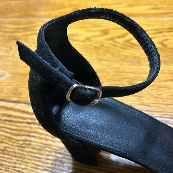 Black suede block heel open toe style ladies shoes. Ankle strap.Size 42 (US10). - Picture 11 of 11